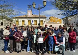 Pareja rinde homenaje a Luisa Quero Sánchez en su centenario, una vida unida al pueblo y a su gente