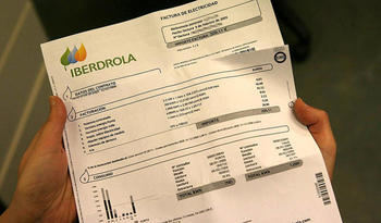 Nuevo golpe fiscal del Gobierno del PSOE/SUMAR : el IVA de la luz y el gas vuelve al 21%