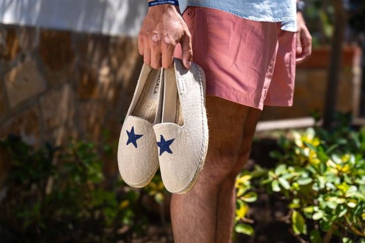 Macala lanza alpargatas artesanales que marcan tendencia en el Mediterráneo