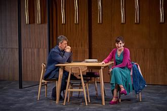 Malena Alterio y David Lorente llegan al Gran Teatro de Manzanares con Los amigos de ellos dos este sábado