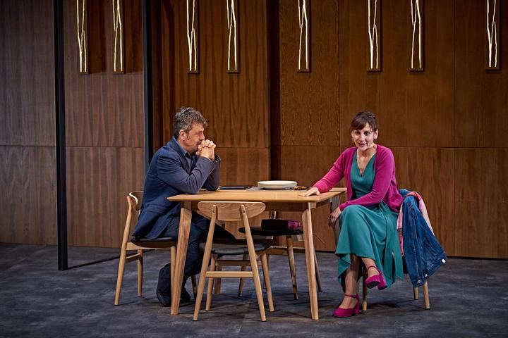 Malena Alterio y David Lorente llegan al Gran Teatro de Manzanares con Los amigos de ellos dos este sábado