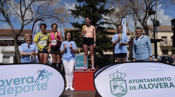 Alovera reivindica la igualdad con una masiva marcha/carrera de la mujer