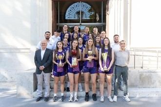 Marco Campos homenajea a las campeonas del Guadalajara Basket en la Diputación