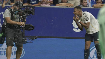 0-3. Un inspirado Mbappé y un enrabietado Vinicius fulminan al Oviedo