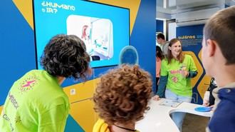 1.700 estudiantes exploran la inteligencia artificial con Merck en el Curiosity Cube