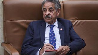 Don Juan Carlos demanda a Miguel Ángel Revilla por injurias y le reclama 50.000 euros