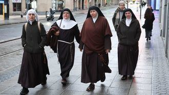 Salida de madrugada: las exmonjas de Belorado se instalan en Toledo