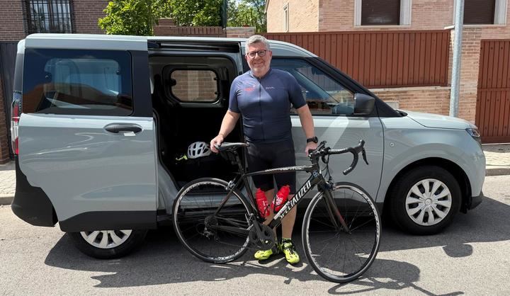 Nacho Redondo irá a Valencia en bici con el propósito de recordar lo que pasó en octubre y para llevar material escolar