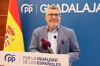 Redondo destaca el programa presentado por Paco Núñez en la conferencia impartida en el Club S. XXI