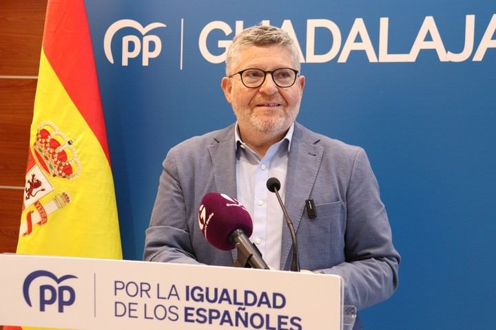 Redondo destaca el programa presentado por Paco Núñez en la conferencia impartida en el Club S. XXI