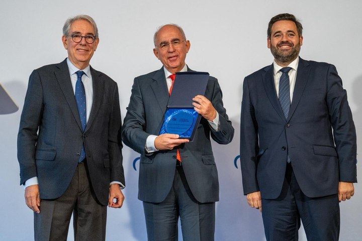 Núñez reivindica la vigencia, la fortaleza y la concordia de la Constitución, advirtiendo a Sánchez que el PP no permitirá que siga erosionando la separación de poderes