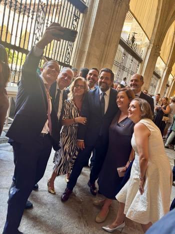 Núñez se compromete a poner en marcha un plan de apoyo a los ayuntamientos de la región para la organización de las fiestas de los pueblos