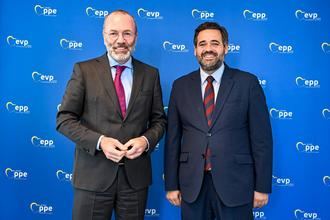 Núñez vuelve a trasladar en Bruselas a los responsables de las políticas europeas que la PAC no se toca