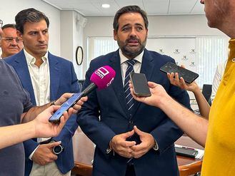 Núñez denuncia en el inicio del curso escolar que hay colegios en Castilla La Mancha apuntalados y sin las condiciones adecuadas