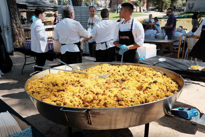 Guadalajara se volcó este martes con la Paella Solidaria de las Ferias y Fiestas de 2025. Foto : EDUARDO BONILLA