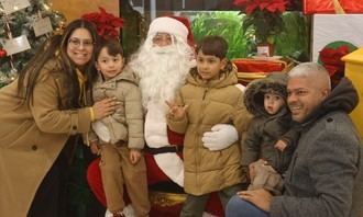 Papá Noel visita Cabanillas y escucha los deseos de los niños