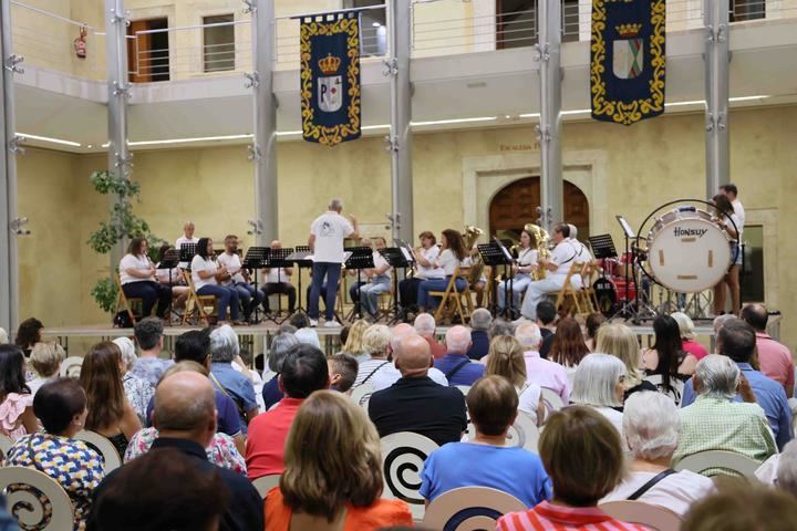 Pastrana llena el Palacio Ducal para ver el concierto de su Banda de Música