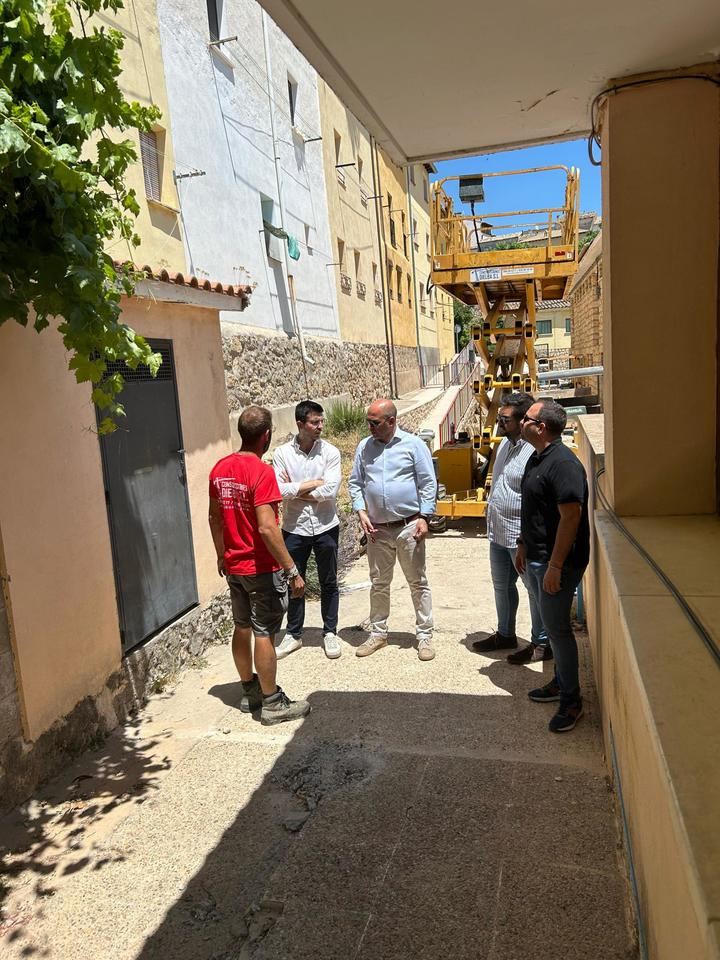 El portavoz del PP en la Diputación resalta el esfuerzo del Ayuntamiento de Pastrana en las obras del colegio