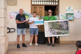 Sergio del Amo gana el XXIII Concurso de Pintura Rápida Villa de Trillo con una obra inspirada en el frescor del río Tajo