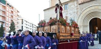 La Procesión de la Pasión llena las calles de Albacete en el Miércoles Santo