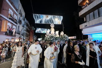 Toda una ciudad a los pies de su patrona en la procesión de la Virgen de la Antigua de Guadalajara