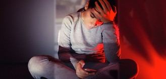La exclusión digital entre adolescentes: un problema silencioso que afecta su bienestar emocional