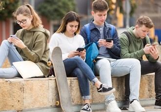Padres, aprendan el slang digital de sus hijos adolescentes
