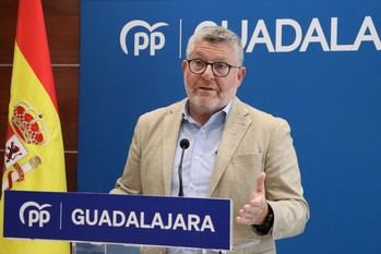 Redondo afirma que el incendio del Pico del Lobo ha revelado las carencias estructurales en materia de política forestal, extinción y prevención en Castilla-La Mancha