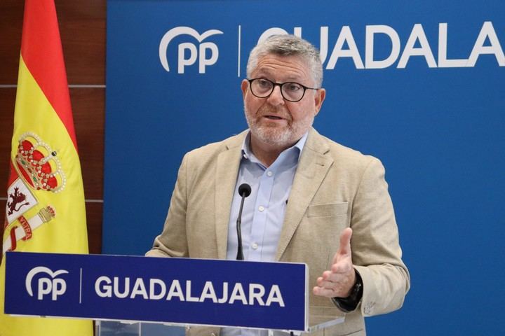 Redondo afirma que el incendio del Pico del Lobo ha revelado las carencias estructurales en materia de política forestal, extinción y prevención en Castilla-La Mancha