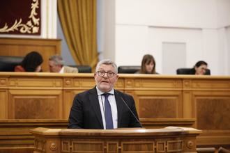 Redondo recrimina a Page que demore el arreglo de la CM-2054 pese a su lamentable estado y exige conocer la fecha en la que comenzará la actuación integral de la vía