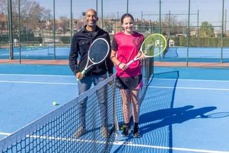 Renovación de pistas de tenis en la Ciudad de la Raqueta para mejorar instalaciones deportivas en Guadalajara