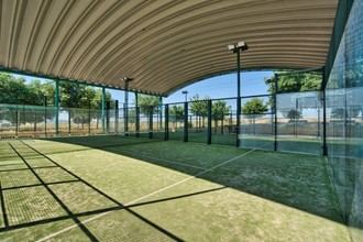 Iluminación de pistas de pádel en Quer ya está operativa nocturnamente