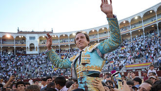 Puerta Grande para Román tras una gran estocada a un bravo Victorino
