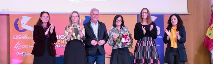 Sonia Hernández recibe el Premio Mujer Emprendedora 2025 por su Galería de Arte en Sigüenza