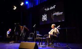 Concierto de música new age y poesía cautiva al público en Cabanillas del Campo