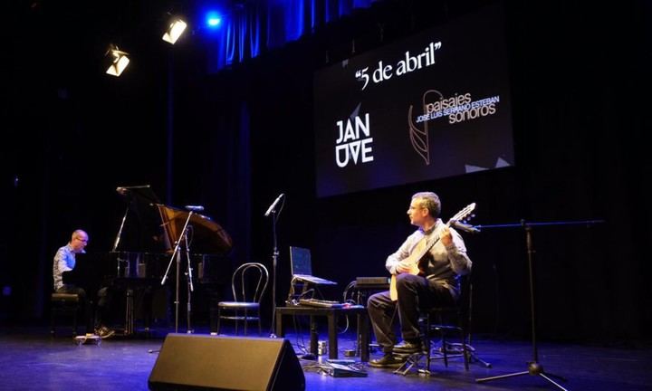 Concierto de música new age y poesía cautiva al público en Cabanillas del Campo