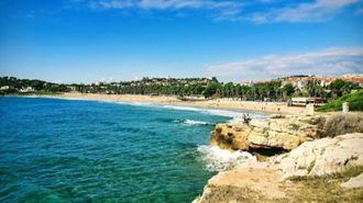 Un menor fallecido y dos en estado crítico cuando se bañaban en una playa en Tarragona