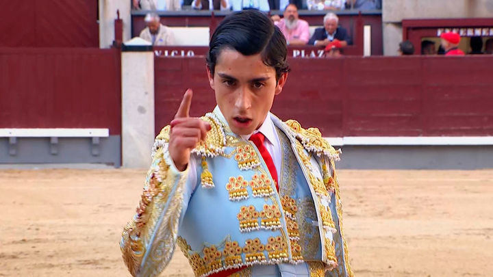 Mejores intenciones que resultados de la terna ante una novillada de engañosa movilidad