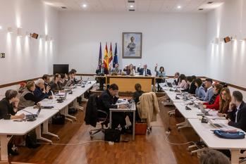 Asuntos económicos, urbanismo y mociones políticas centran el último Pleno del año en el Ayuntamiento de Guadalajara