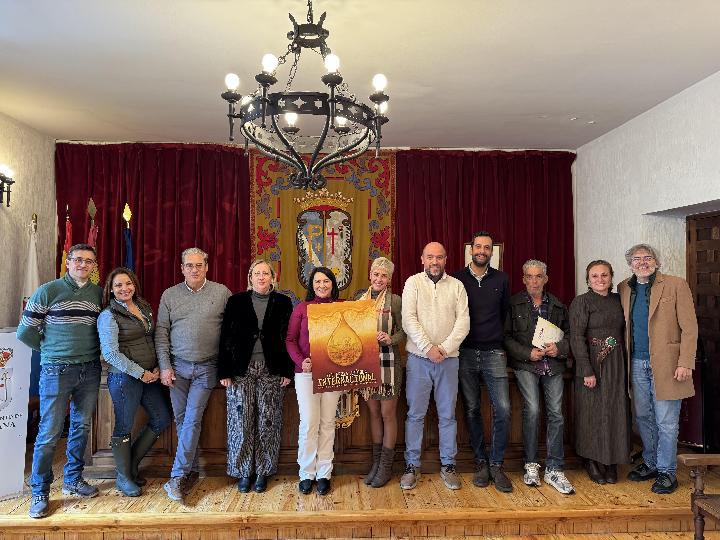 Ana Mayor Barriopedro diseña el cartel de la Feria Apícola de Pastrana 2026