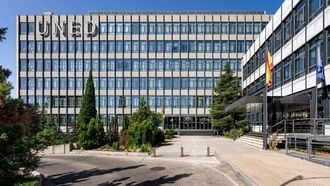 Condenado un profesor de la UNED por malversar 16.000 euros y contratar a su mujer y a su hija de 13 años