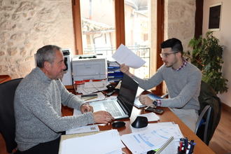 Román García muestra su apoyo a Valdeconcha por la multa de 6.000 euros que la CHT le reclama, a pesar de la sentencia del Supremo