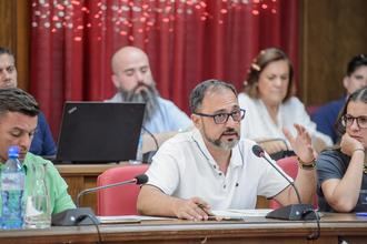 VOX cuestiona que el alcalde de Azuqueca asuma más competencias justo antes de reducir su dedicación al Ayuntamiento