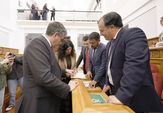 VOX recuerda que Page pertenece a las mismas siglas que hoy tienen a un expresidente imputado por organización criminal, tráfico de influencias y falsedad documental