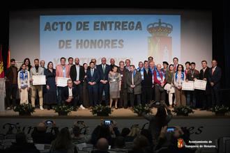 Yunquera de Henares rinde un emotivo homenaje a las personas y entidades que han marcado la historia del municipio