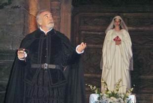 Es la primera escena de las dos escenas en un cementerio. También conocida como del escultor. Se realiza en el Jardín del Convento de la Piedad, en la fachada de Covarrubias. La familia de Don Juan Tenorio, en concreto su padre Don Diego, emplea su dinero en hacer cuatro estatuas a modo de mausoleo en los jardines de su casa como homenaje a las víctimas de su hijo.