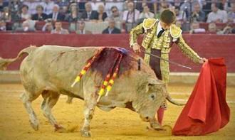 El Juli toreando al natural en la tarde de su triunfo con los toros de Núñez del Cuvillo. Fotos: Carlos Moncín/ Camp o Bravo