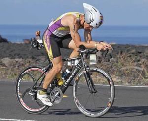 Para Alberto Codinach, el trayecto en bici (180 kilómetros) es en el que más posiciones y tiempo suele recuperar.