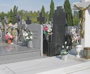 El cementerio se viste de largo para el Día de los Difuntos