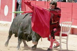 Nîmes pudo ver a Morante de la Puebla en esta añeja estampa torera. / foto: Mundotoro